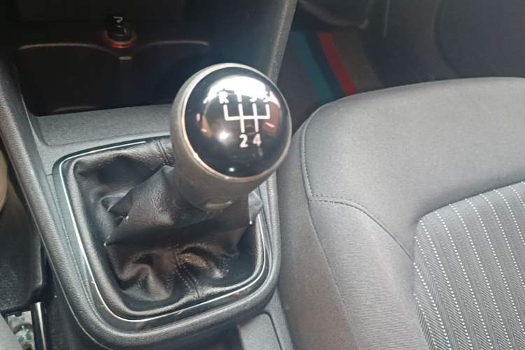 Used Volkswagen Jetta 2015 Zhuihui Edition 1.6L Manual Comfort Model Gear Lever