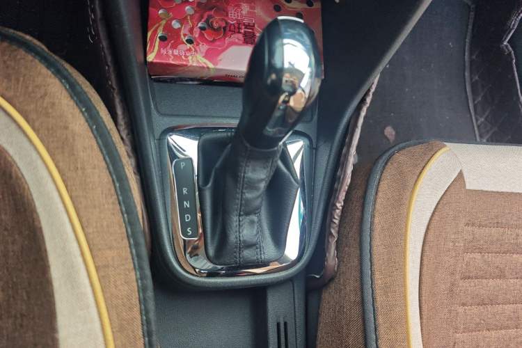Used Volkswagen Jetta 2015 Value Edition 1.6L Automatic Fashion Version Gear Lever