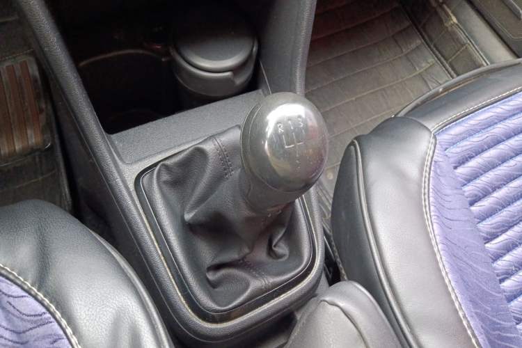 Used Volkswagen Jetta 2015 Value Edition 1.6L Manual Fashionable Style Gear Lever