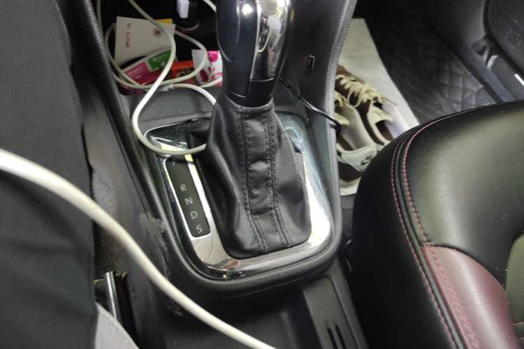 Used Volkswagen Jetta 2015 Value Edition 1.6L Automatic Fashion Version Gear Lever
