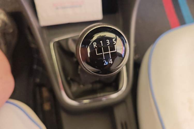 Used Volkswagen Jetta 2015 Zhihui Edition 1.4L Manual Comfort Model Gear Lever