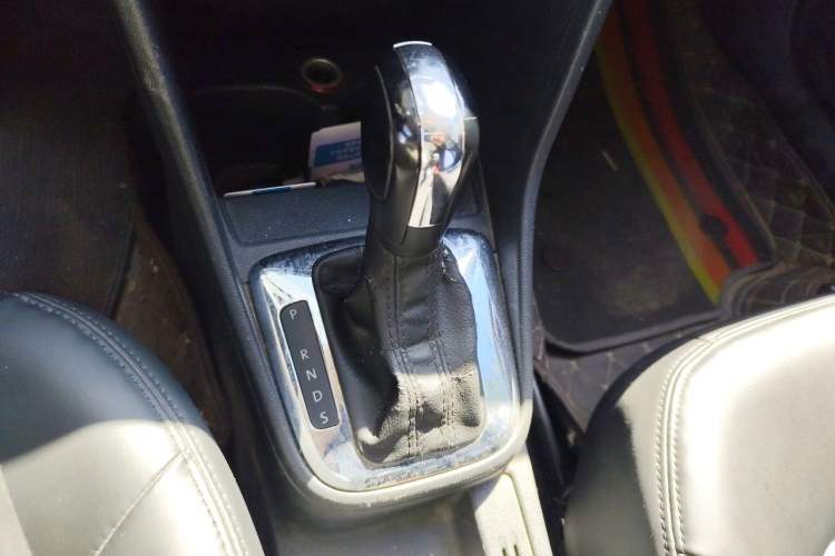 Used Volkswagen Jetta 2015 1.6L Automatic Comfort Model Gear Lever