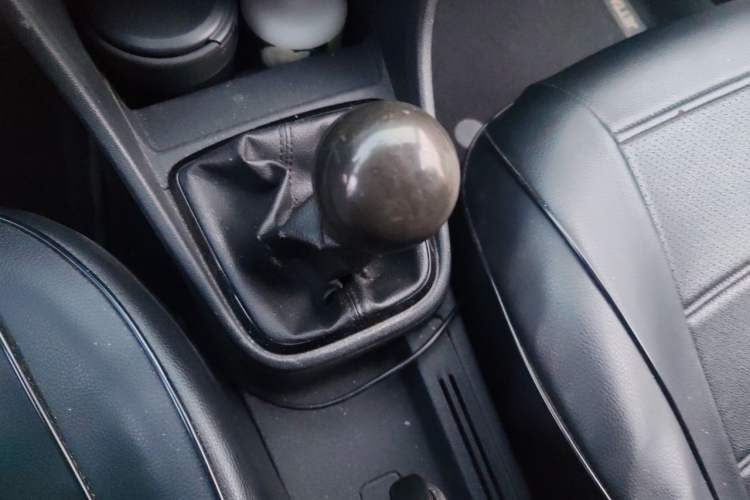 Used Volkswagen Jetta 2015 Value Edition 1.6L Manual Fashionable Style Gear Lever