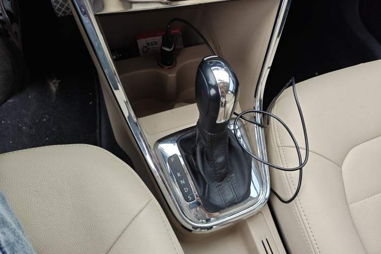 Used Volkswagen Jetta 2015 1.6L Automatic Comfort Model Gear Lever