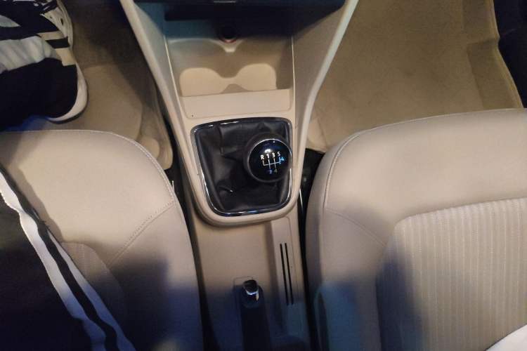 Used Volkswagen Jetta 2015 1.6L Manual Comfort Model Gear Lever