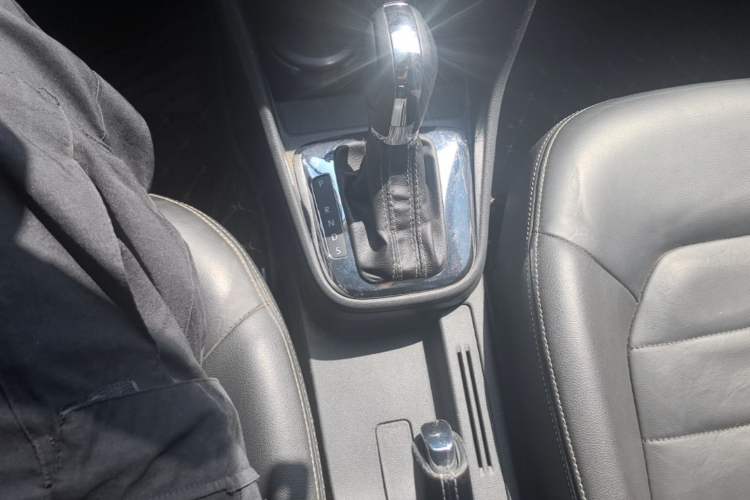Used Volkswagen Jetta 2015 1.6L Automatic Luxury Model Gear Lever