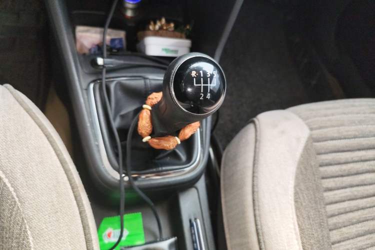 Used Volkswagen Jetta 2015 1.6L Manual Comfort Model Gear Lever