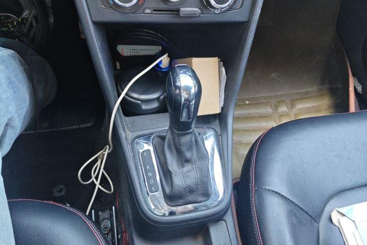 Used Volkswagen Jetta 2015 1.6L Automatic Fashion Model Gear Lever