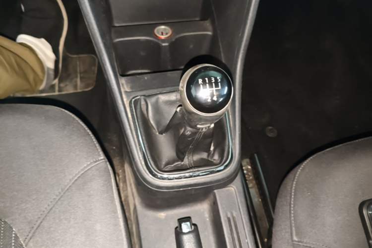 Used Volkswagen Jetta 2015 1.6L Manual Comfort Model Gear Lever