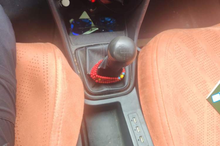 Used Volkswagen Jetta 2015 Zhuihui Edition 1.4L Manual Fashion Model Gear Lever