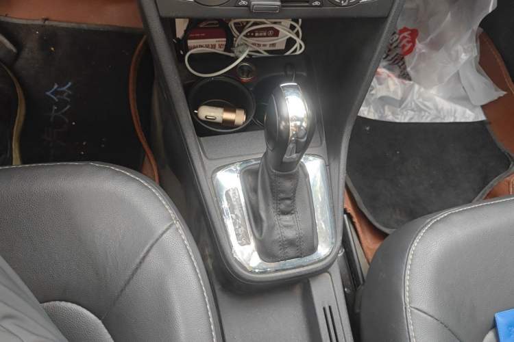 Used Volkswagen Jetta 2015 Value Edition 1.6L Automatic Comfort Version Gear Lever