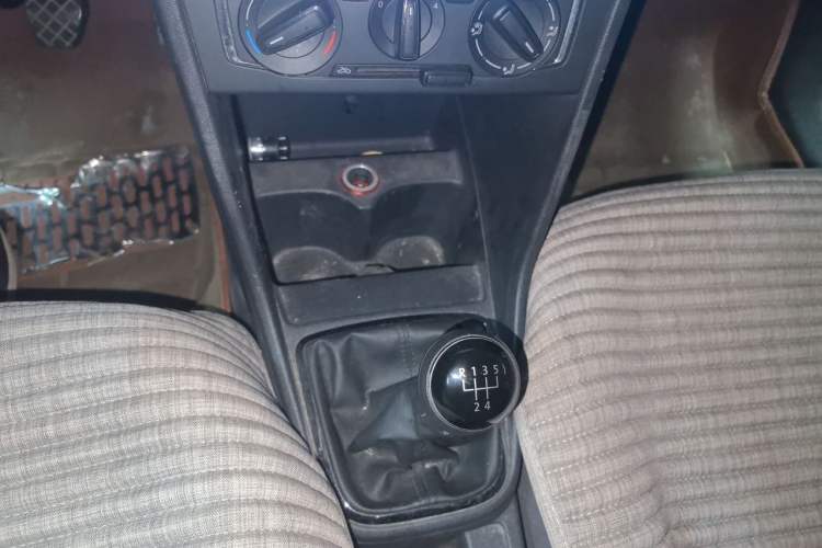 Used Volkswagen Jetta 2015 1.4L Manual Comfort Model Gear Lever