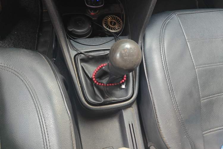 Used Volkswagen Jetta 2015 Value Edition 1.6L Manual Fashionable Style Gear Lever