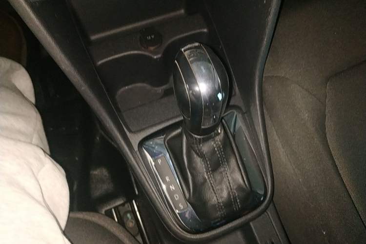 Used Volkswagen Jetta 2015 1.6L Automatic Fashion Model Gear Lever