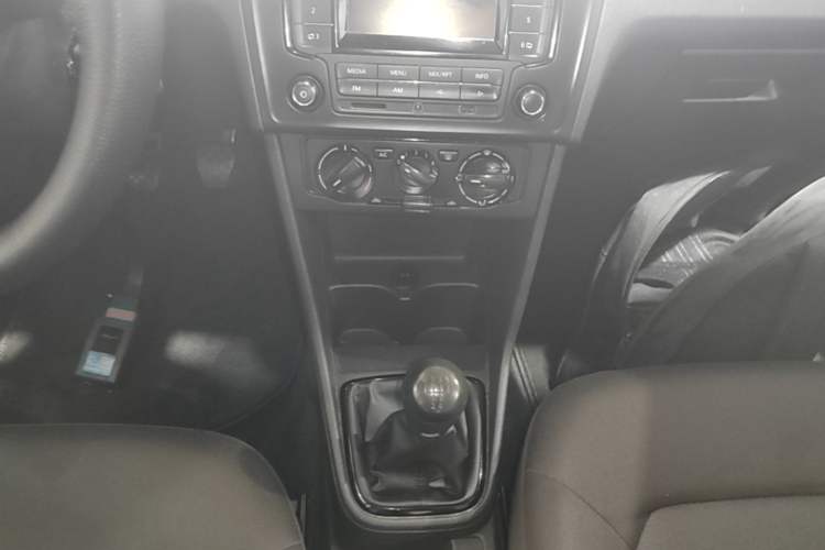Used Volkswagen Jetta 2015 Value Edition 1.6L Manual Fashionable Style Gear Lever