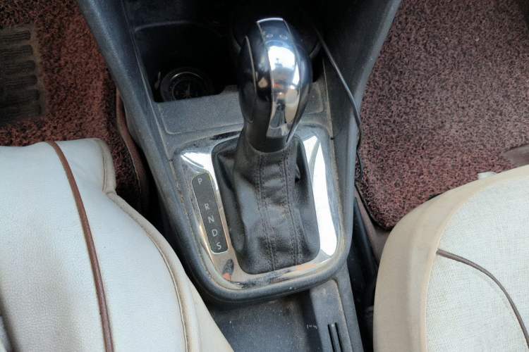 Used Volkswagen Jetta 2015 Value Edition 1.6L Automatic Fashion Version Gear Lever