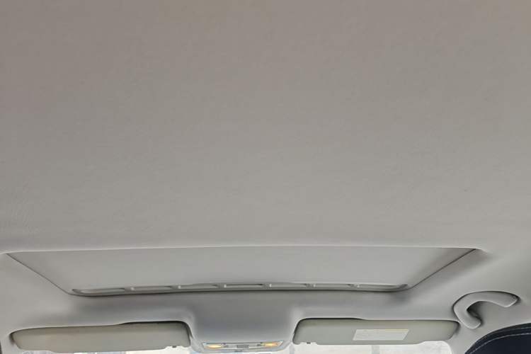 Used Volkswagen Jetta 2015 1.6L Manual Comfort Model Headliner