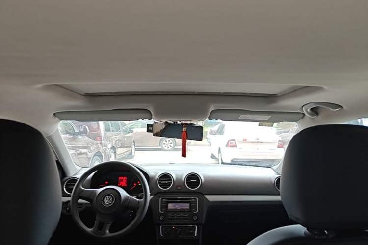 Used Volkswagen Jetta 2015 Value Edition 1.6L Automatic Comfort Version Headliner