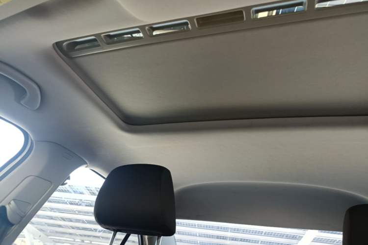 Used Volkswagen Jetta 2015 1.6L Manual Comfort Model Headliner