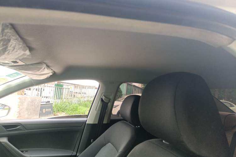 Used Volkswagen Jetta 2015 1.6L Manual Fashion Edition Headliner