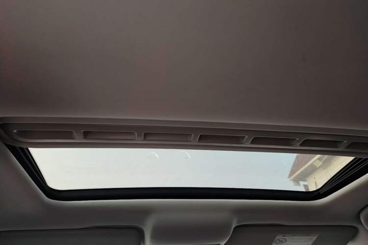 Used Volkswagen Jetta 2015 1.6L Manual Comfort Model Headliner