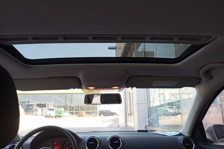 Used Volkswagen Jetta 2015 1.6L Manual Comfort Model Headliner
