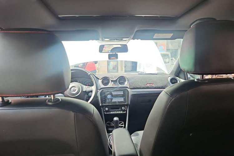 Used Volkswagen Jetta 2015 1.4TSI Automatic Sport Model Headliner