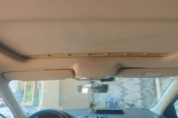 Used Volkswagen Jetta 2015 1.6L Manual Comfort Model Headliner