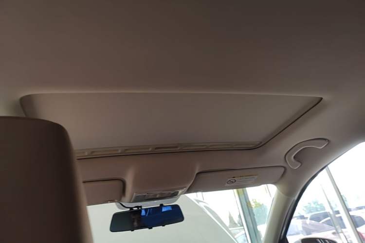 Used Volkswagen Jetta 2015 1.4L Manual Comfort Model Headliner