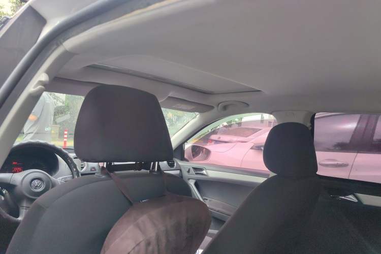 Used Volkswagen Jetta 2015 Value Edition 1.6L Automatic Comfort Version Headliner