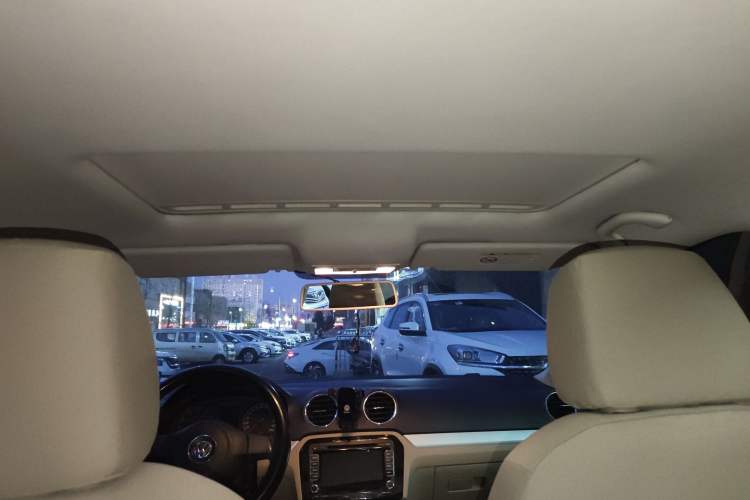 Used Volkswagen Jetta 2015 1.6L Manual Comfort Model Headliner