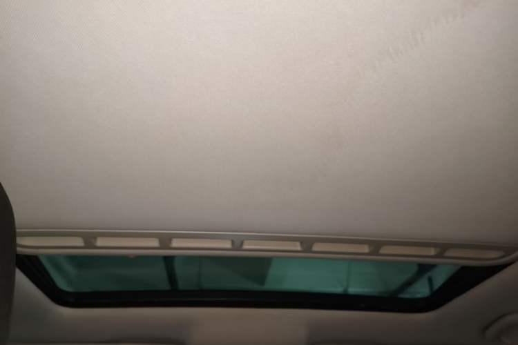 Used Volkswagen Jetta 2015 1.6L Manual Comfort Model Headliner
