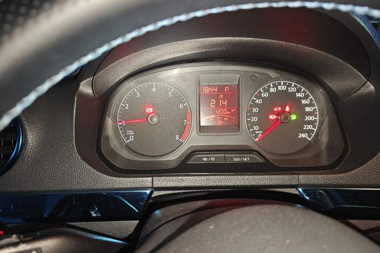 Used Volkswagen Jetta 2015 Value Edition 1.6L Automatic Comfort Version Instrument Cluster