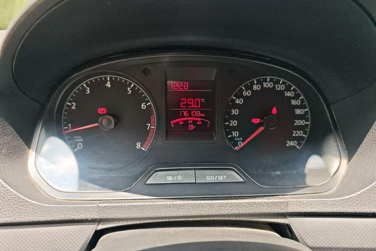 Used Volkswagen Jetta 2015 Zhuihui Edition 1.4L Manual Fashion Model Instrument Cluster