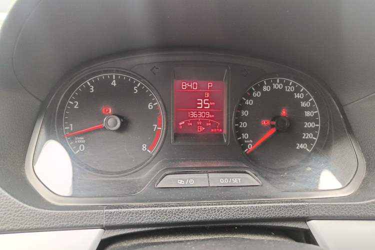 Used Volkswagen Jetta 2015 Value Edition 1.6L Automatic Comfort Version Instrument Cluster