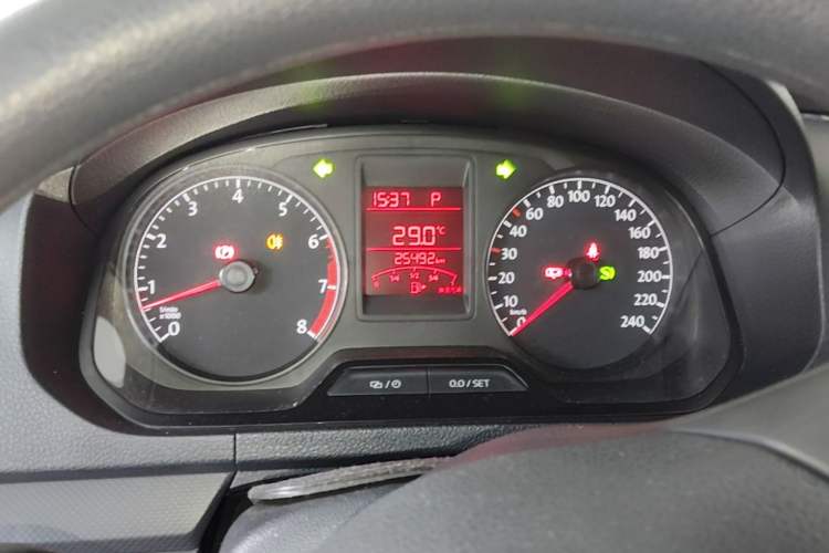 Used Volkswagen Jetta 2015 Value Edition 1.6L Automatic Fashion Version Instrument Cluster