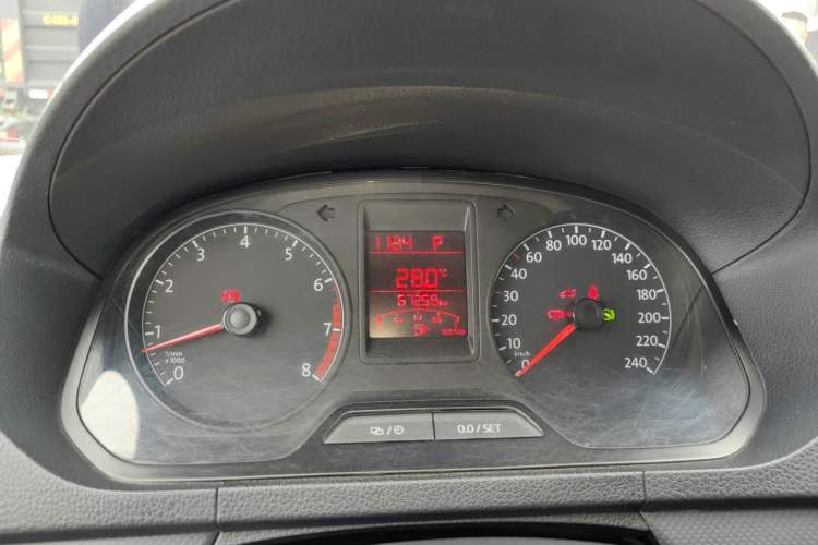 Used Volkswagen Jetta 2015 Value Edition 1.6L Automatic Fashion Version Instrument Cluster