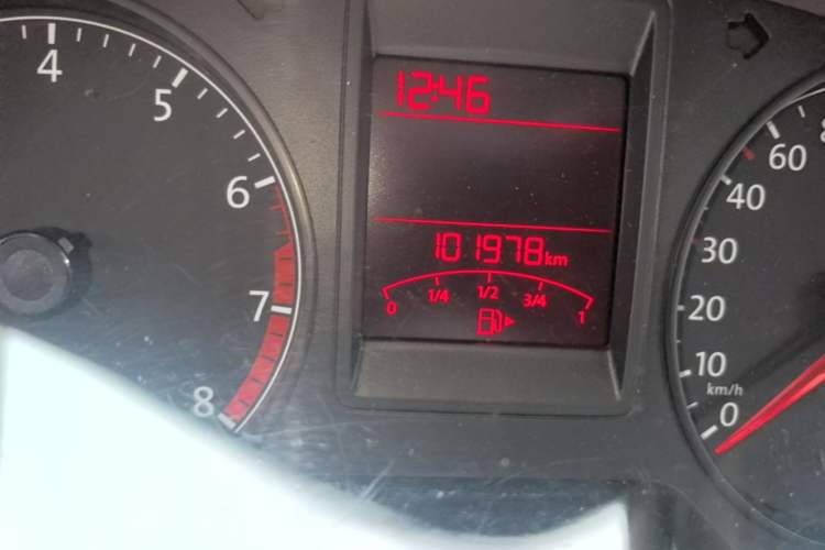 Used Volkswagen Jetta 2015 Value Edition 1.6L Automatic Comfort Version Instrument Cluster