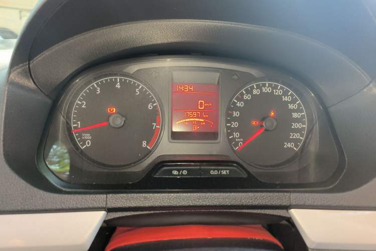 Used Volkswagen Jetta 2015 Zhuihui Edition 1.6L Manual Comfort Model Instrument Cluster