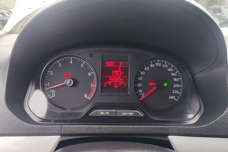 Used Volkswagen Jetta 2015 Value Edition 1.6L Automatic Comfort Version Instrument Cluster