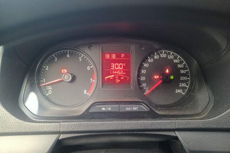 Used Volkswagen Jetta 2015 1.6L Automatic Fashion Model Instrument Cluster