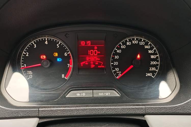 Used Volkswagen Jetta 2015 Zhuihui Edition 1.6L Manual Comfort Model Instrument Cluster