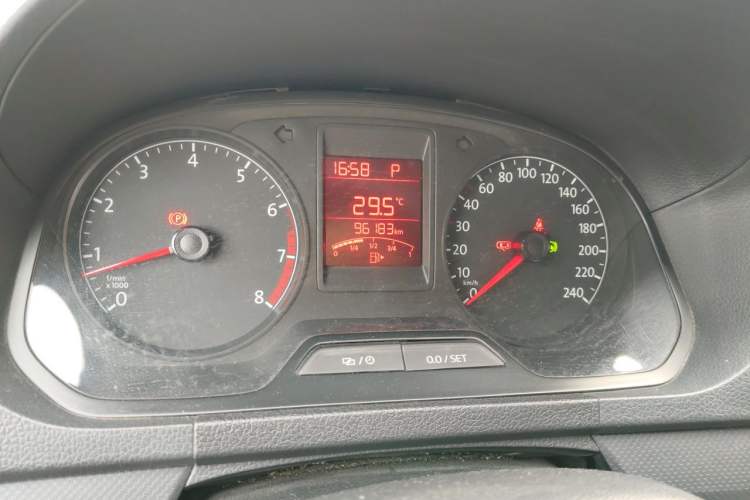 Used Volkswagen Jetta 2015 Value Edition 1.6L Automatic Fashion Version Instrument Cluster