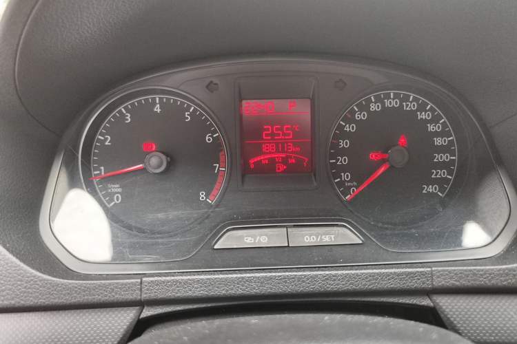Used Volkswagen Jetta 2015 Value Edition 1.6L Automatic Fashion Version Instrument Cluster