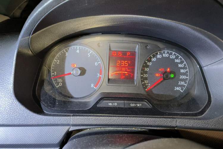 Used Volkswagen Jetta 2015 Value Edition 1.6L Automatic Fashion Version Instrument Cluster