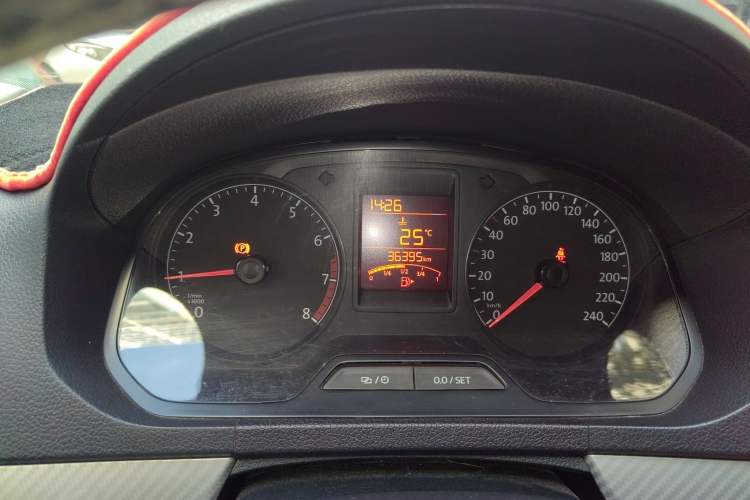 Used Volkswagen Jetta 2015 Zhihui Edition 1.4L Manual Comfort Model Instrument Cluster