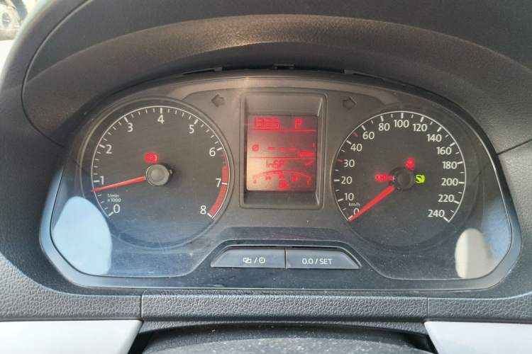 Used Volkswagen Jetta 2015 Value Edition 1.6L Automatic Comfort Version Instrument Cluster
