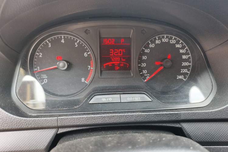 Used Volkswagen Jetta 2015 Value Edition 1.6L Automatic Fashion Version Instrument Cluster