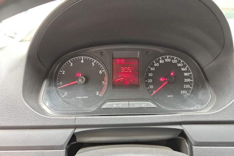 Used Volkswagen Jetta 2015 Value Edition 1.6L Manual Fashionable Style Instrument Cluster