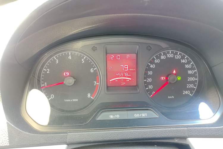 Used Volkswagen Jetta 2015 Value Edition 1.6L Automatic Comfort Version Instrument Cluster